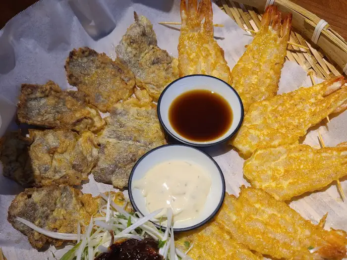 뭉티기와 새우육전