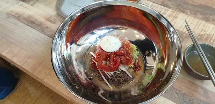 냉면 육수와 면발의 조화