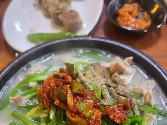 다대기 넣은 돼지국밥 모습