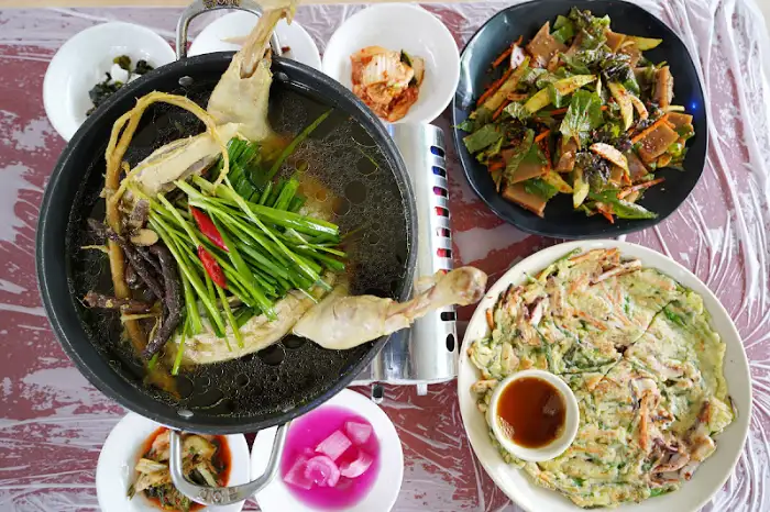 푹 끓인 닭백숙