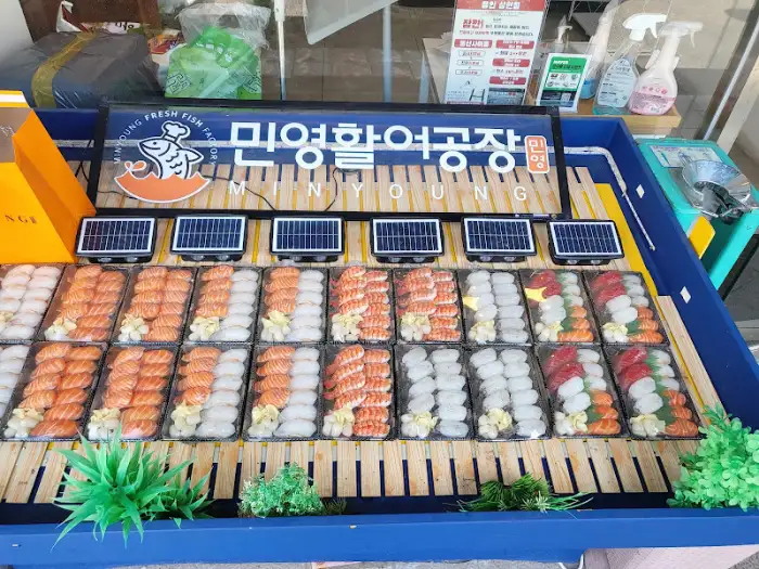 매장 앞 초밥 진열대