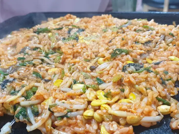 맛있게 볶아진 볶음밥