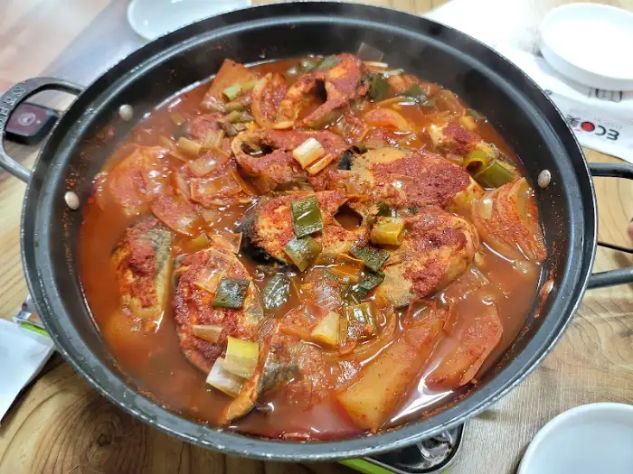 진한 국물의 사골국밥