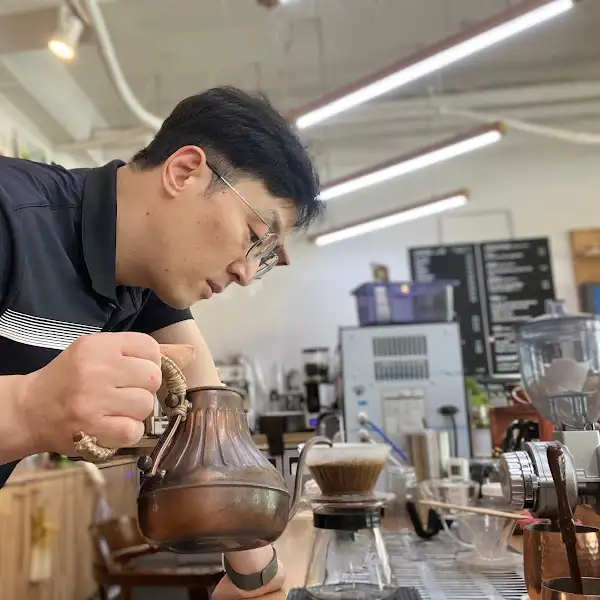 커피 내리는 모습
