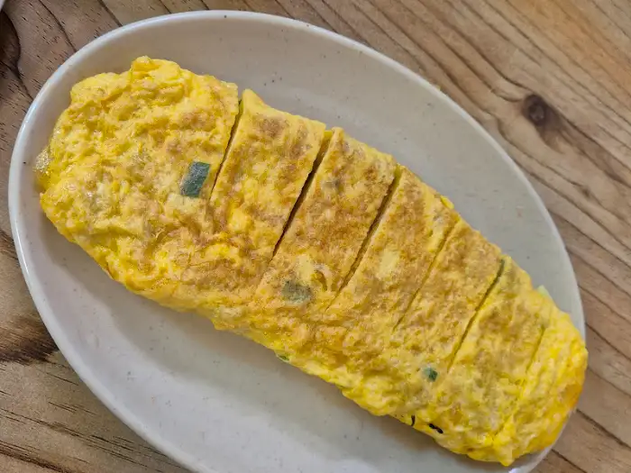정갈하게 썰린 계란말이