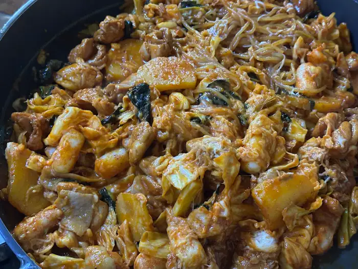 먹음직스러운 닭갈비 볶음밥 클로즈업