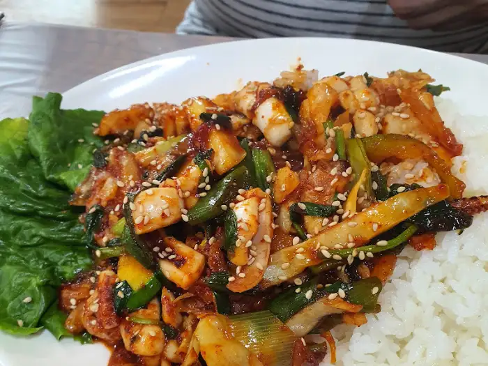 오징어덮밥과 밥, 쌈채소