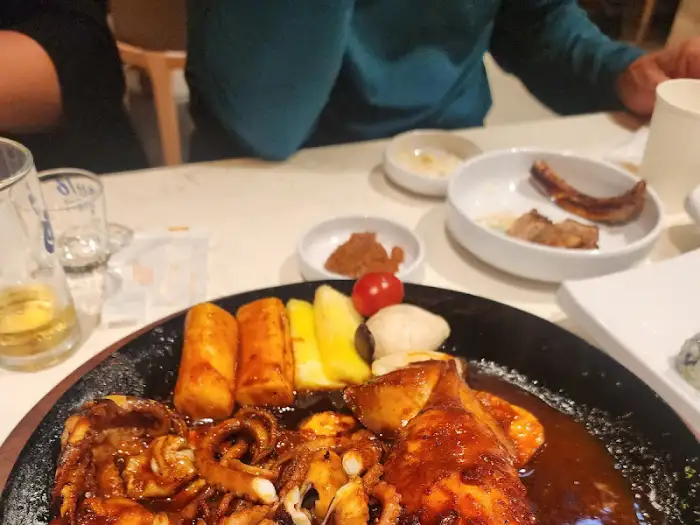 푸짐한 해물철판