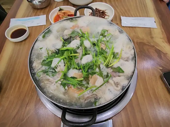끓고 있는 아귀 지리탕