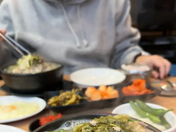 정갈한 밑반찬 구성