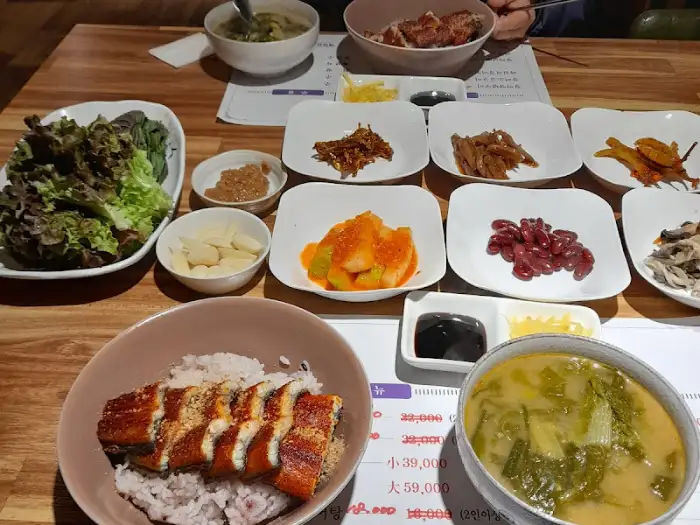 푸짐하게 차려진 한 상 차림