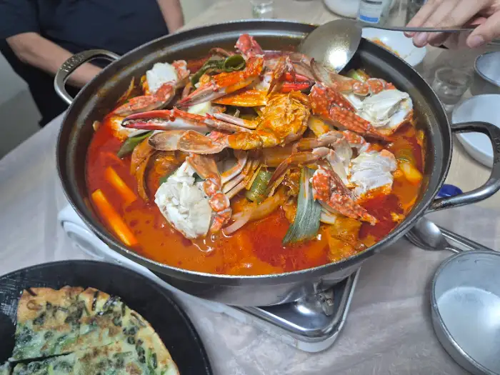 내집식당 꽃도리탕 조리중