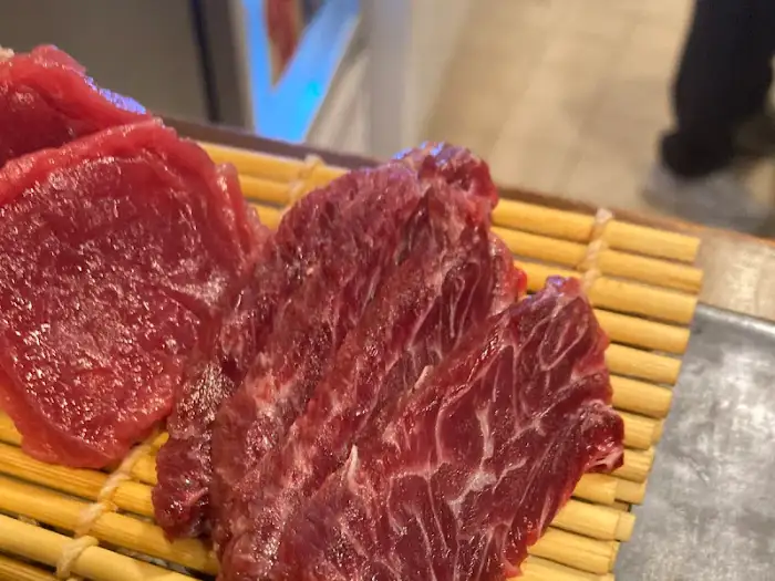 정밀하게 썰린 숙성 참치