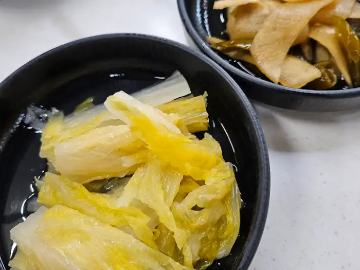 부대찌개와 함께 나온 반찬