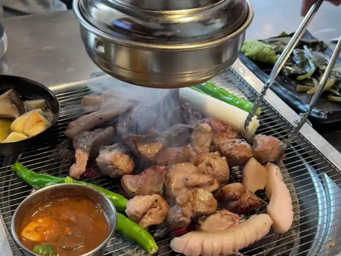 직원이 구워주는 고기