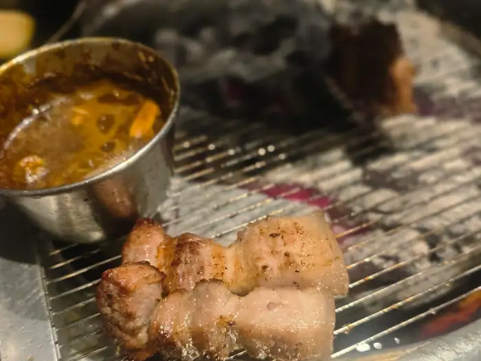 숯불 위 고기