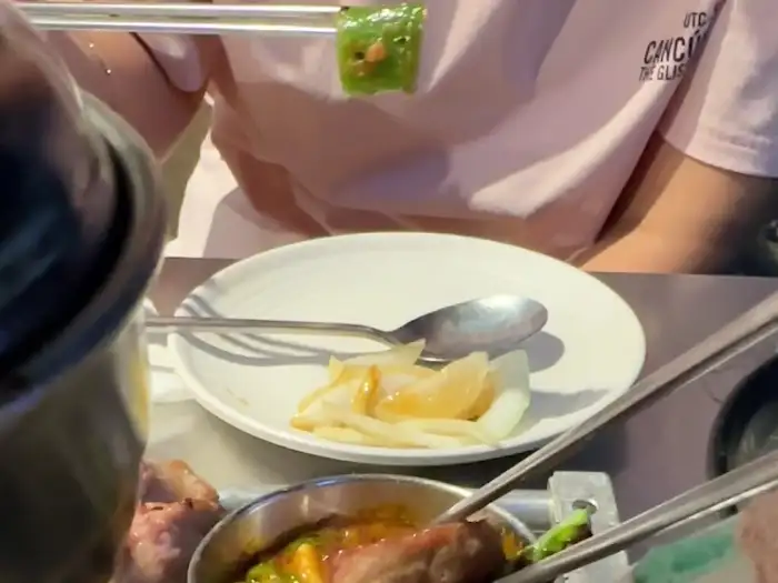 곁들임 채소와 소스