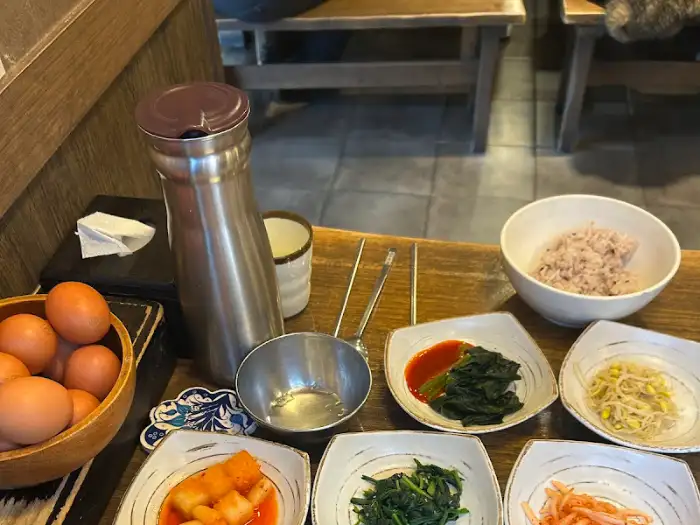 흑미밥과 반찬 클로즈업