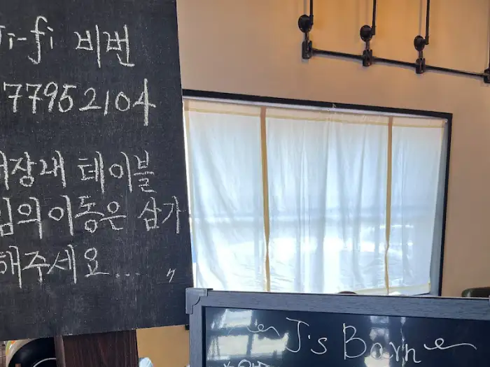카페 내부 안내판