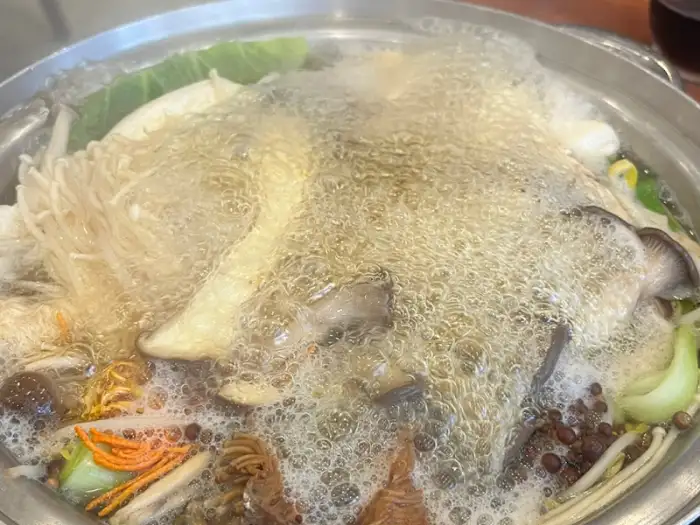 끓고 있는 만두전골