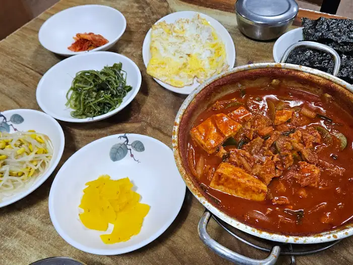 테이블 세팅 모습