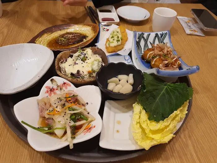 다양한 일본식 요리 구성
