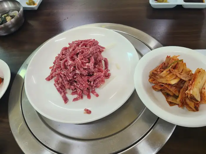 육회 접시