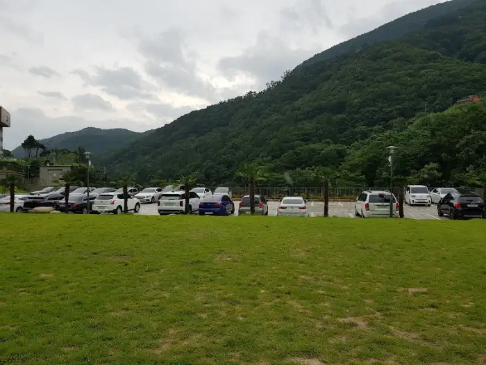 발렌시아 식스 야외 주차장과 주변 경치