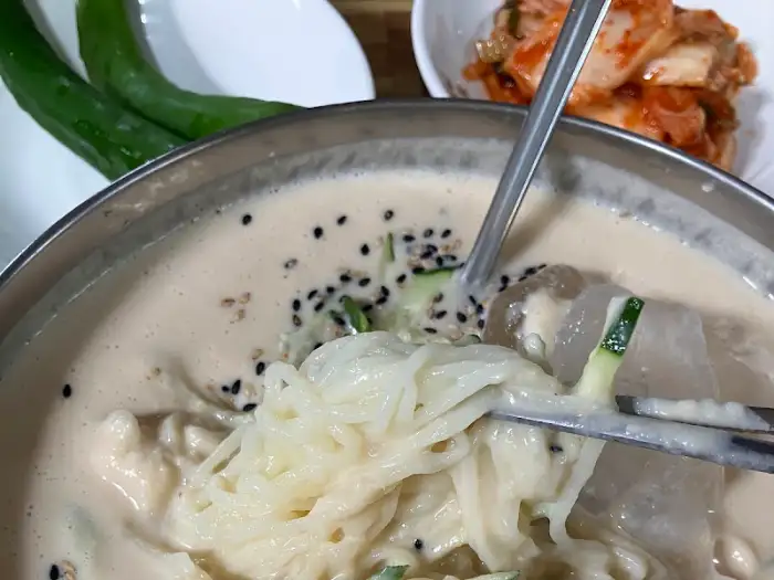 푸짐한 해물칼국수