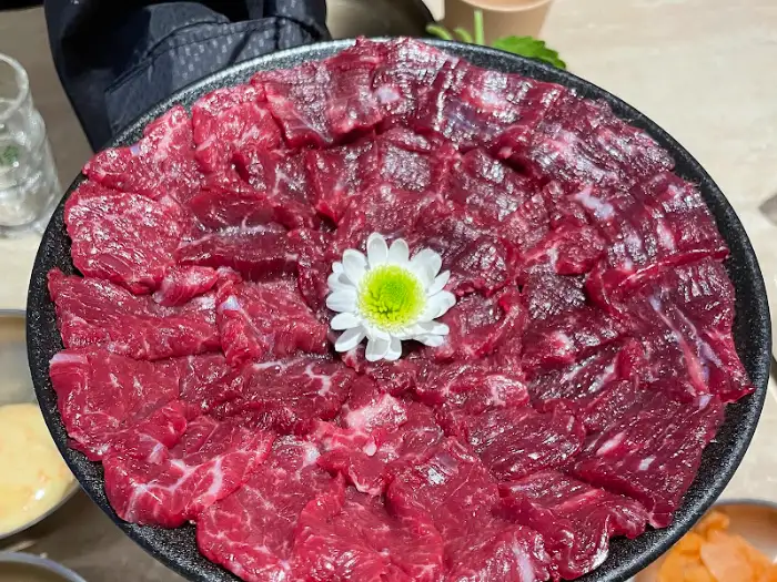 뭉티기 단면