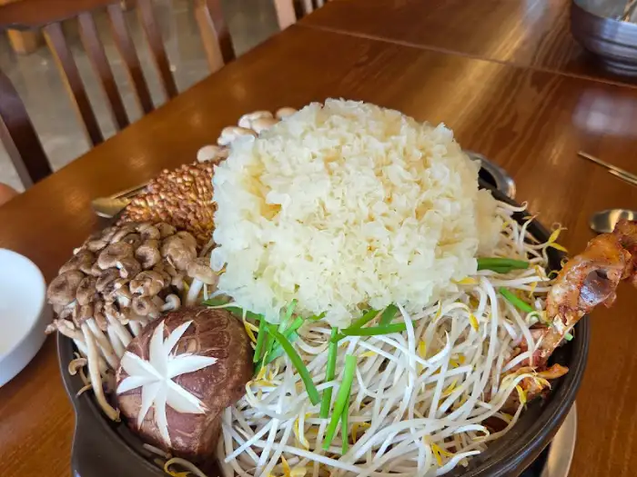 시래기 닭매운탕의 푸짐한 재료들