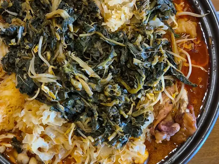시래기와 닭이 어우러진 닭매운탕 클로즈업