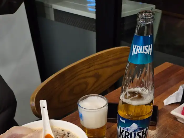 라멘 위 두툼한 차슈
