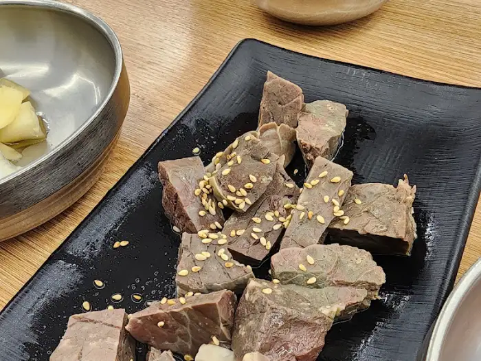 서비스로 제공되는 소허파 수육