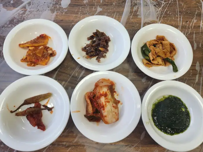 다양한 종류의 맛있는 밑반찬
