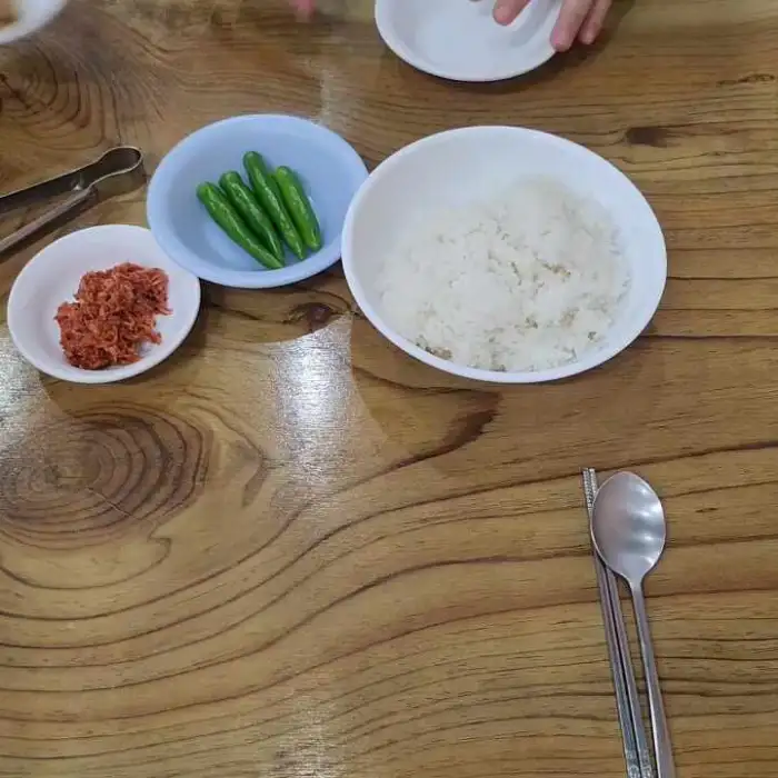 잘 익은 밥과 곁들여 먹기 좋은 반찬들