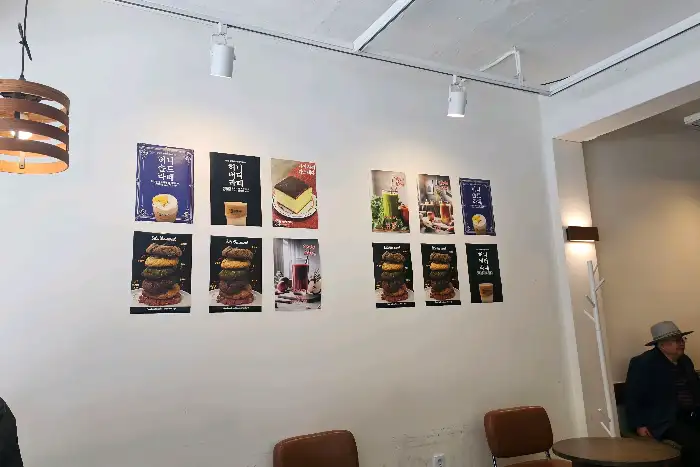 새참커피 벽면 메뉴 포스터