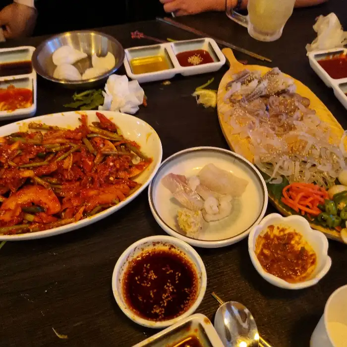 다양한 안주와 함께 즐기는 술
