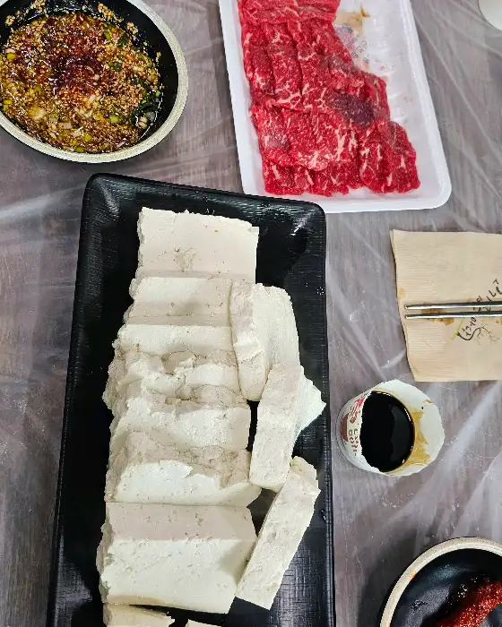 신선한 쌈 채소와 두부