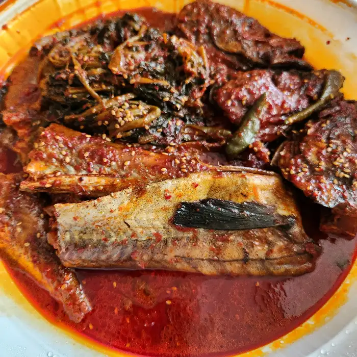 명태조림과 곁들임