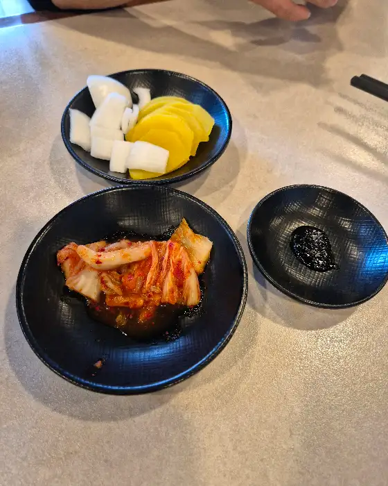 김치와 단무지, 양파 등의 밑반찬