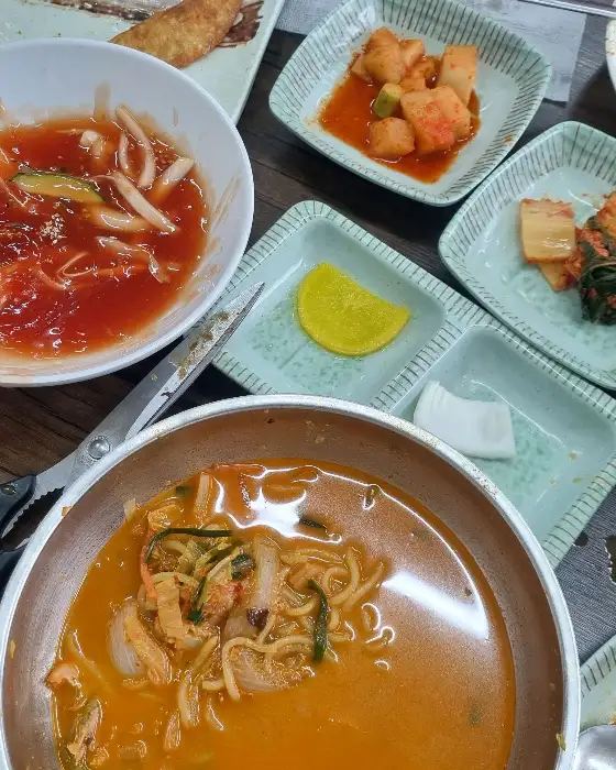 다양한 반찬과 짬뽕