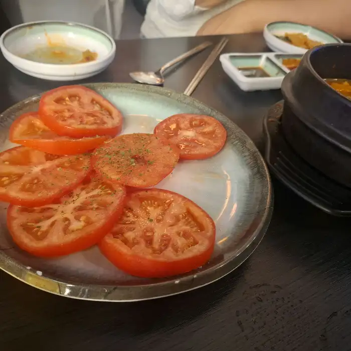 신선한 토마토 샐러드