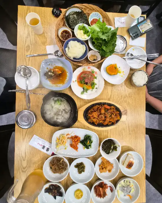 다양한 밑반찬 모습