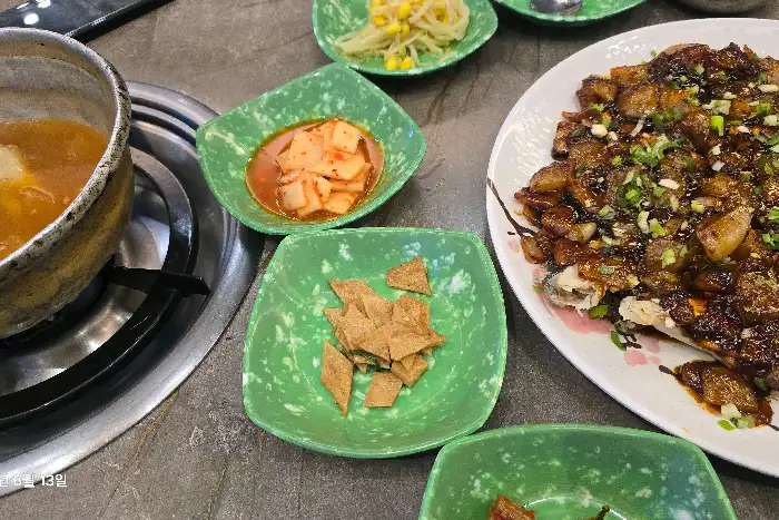 대구뽈불고기와 곁들임 반찬