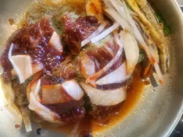 교동면옥 용인수지점의 육전 비빔냉면
