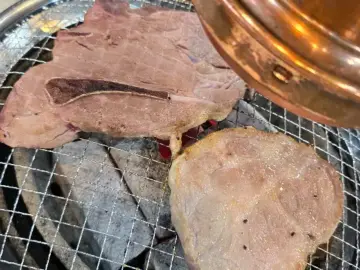 명륜진사갈비 김해장유점 숯불 위에서 구워지는 갈비