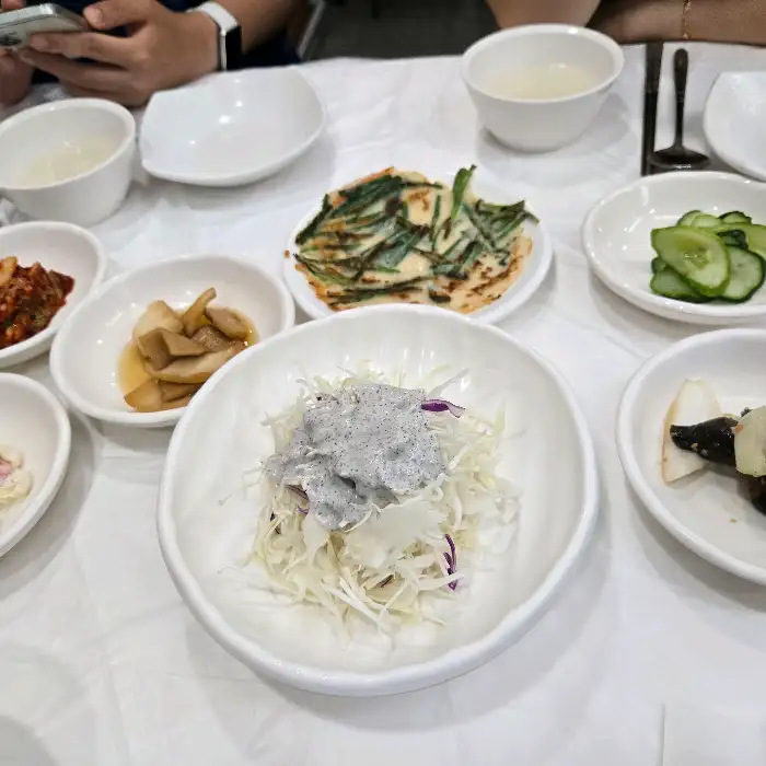 신선한 채소와 콩나물이 듬뿍 들어간 아구찜