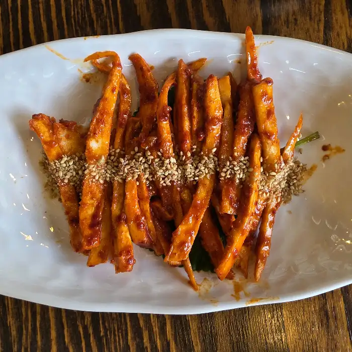 양념되어 맛있게 조리된 장어 요리