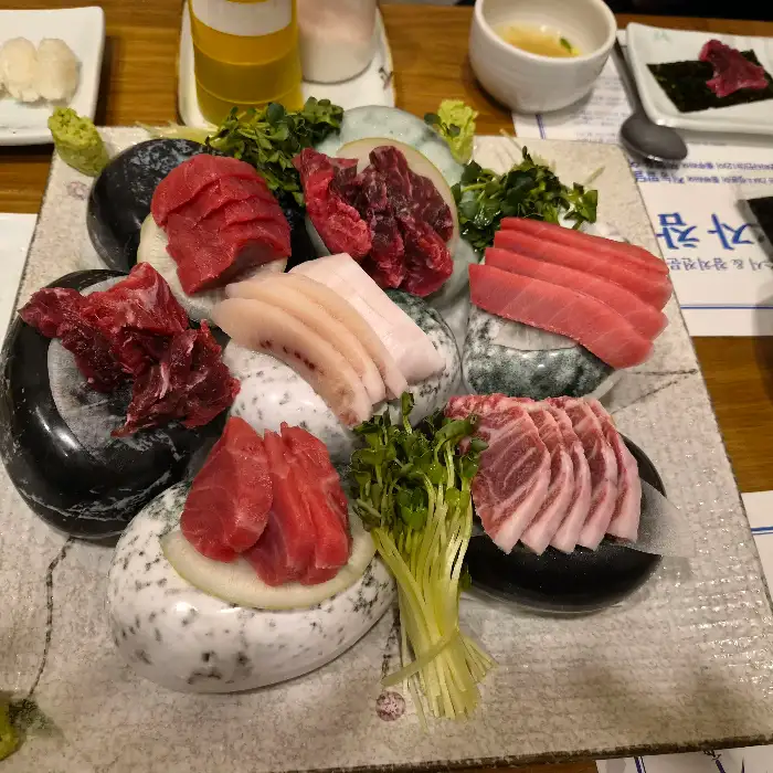 긴자참치 참치회와 곁들임